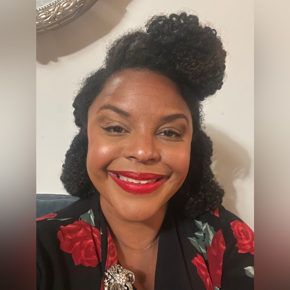 Meet your Posher, Jenny - Picture 2 of 10